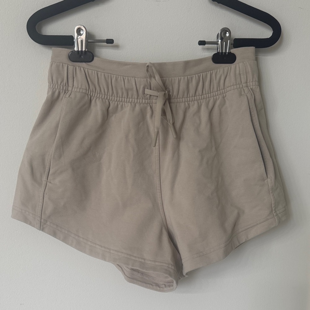 Lululemon Glow shorts size 4